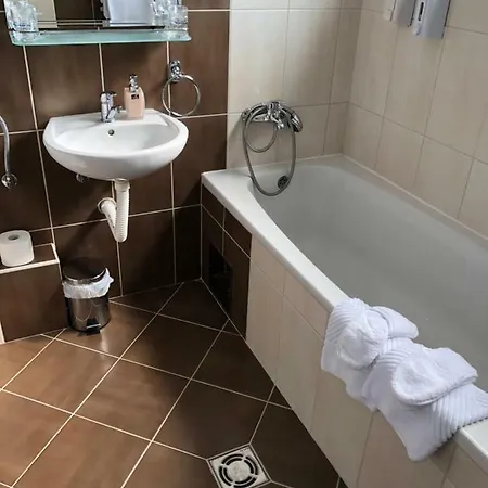 Hotel Oaza S Novi Banovci