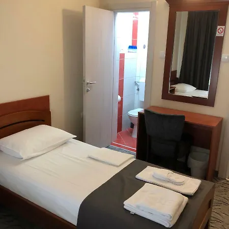 Oaza S Hotel Novi Banovci